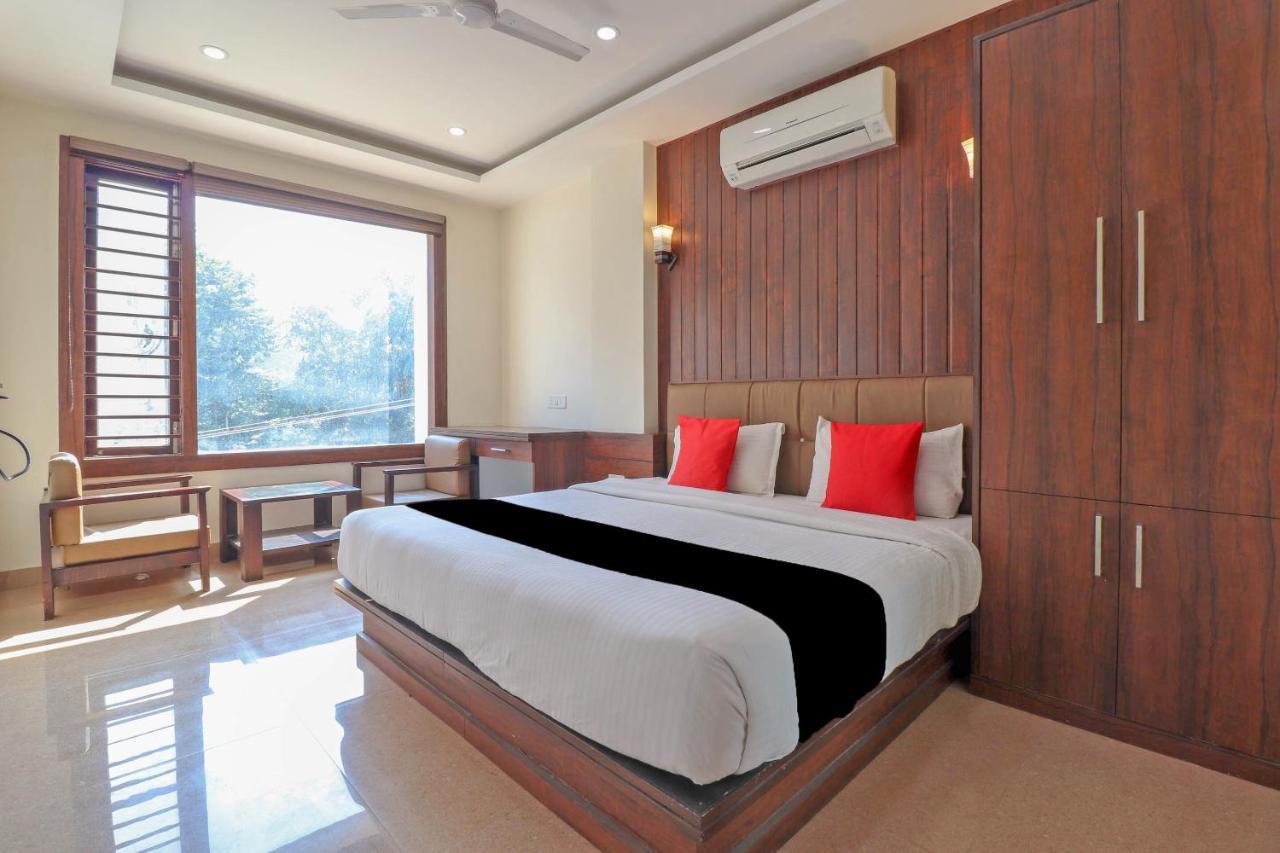 Capital O 76444 Hotel Hill-Top Inn Narendra Nagar Екстер'єр фото