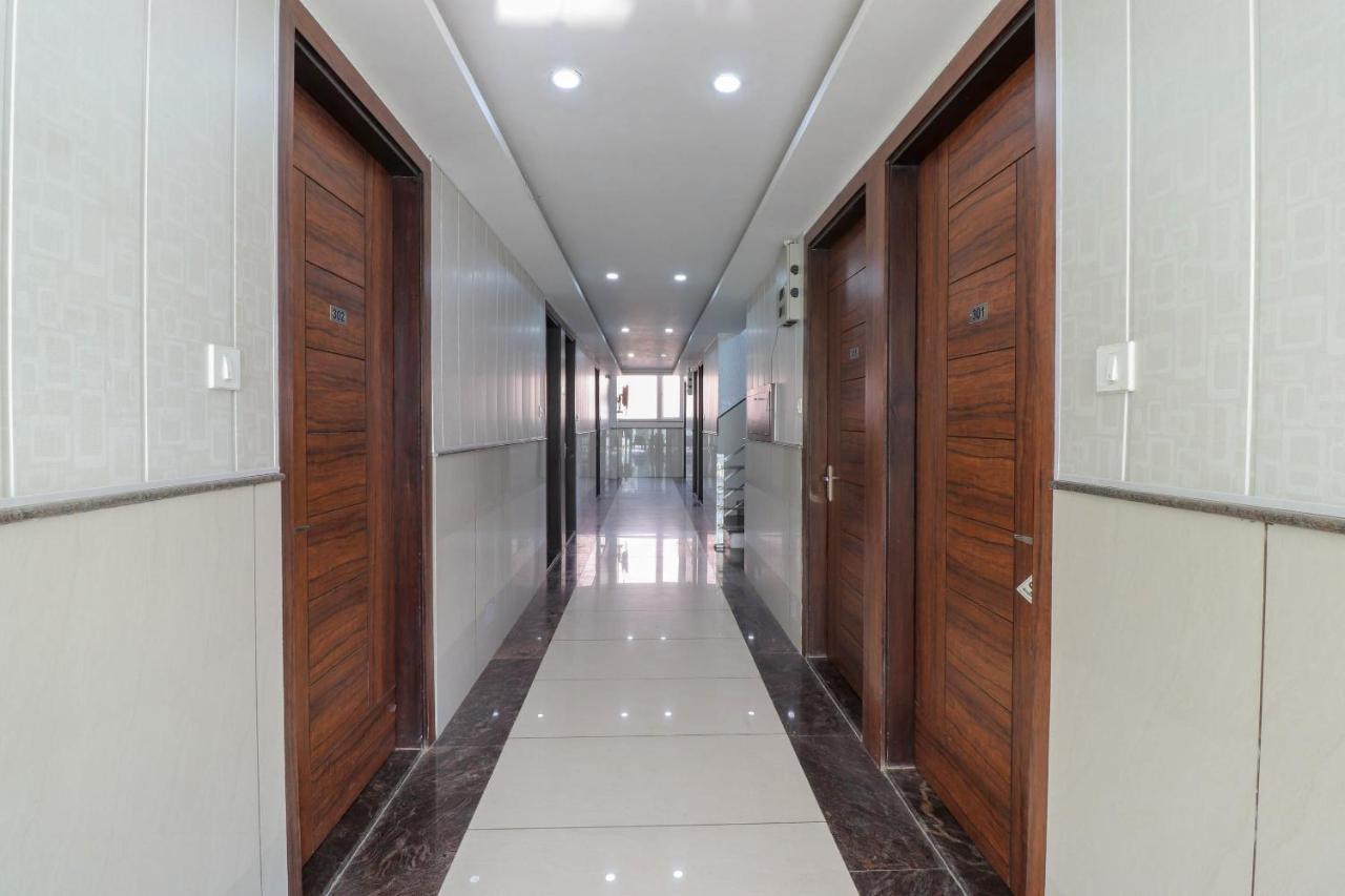 Capital O 76444 Hotel Hill-Top Inn Narendra Nagar Екстер'єр фото
